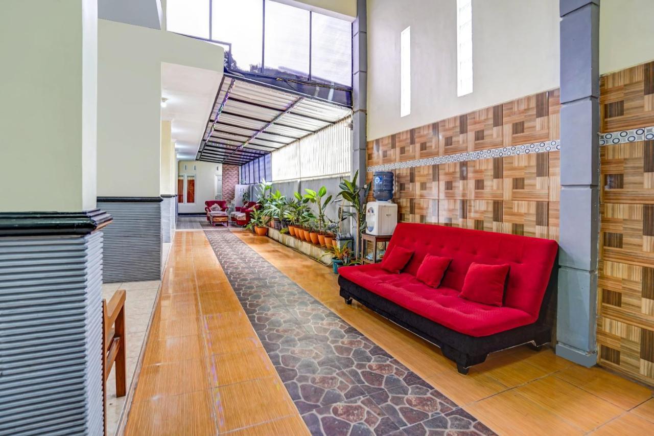 Super Oyo 90642 Lancar Homestay Syariah Tlekung Esterno foto