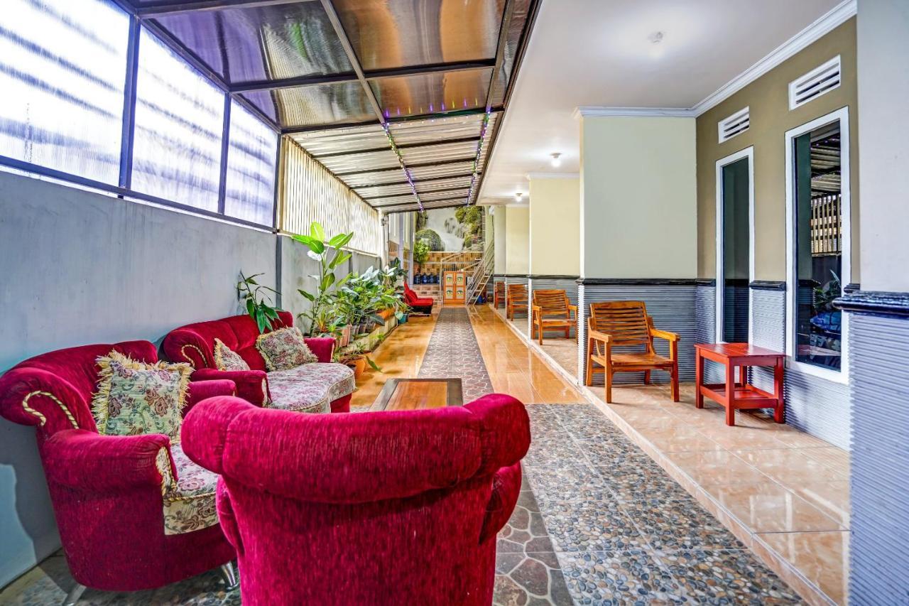 Super Oyo 90642 Lancar Homestay Syariah Tlekung Esterno foto