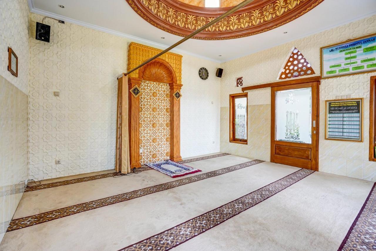 Super Oyo 90642 Lancar Homestay Syariah Tlekung Esterno foto
