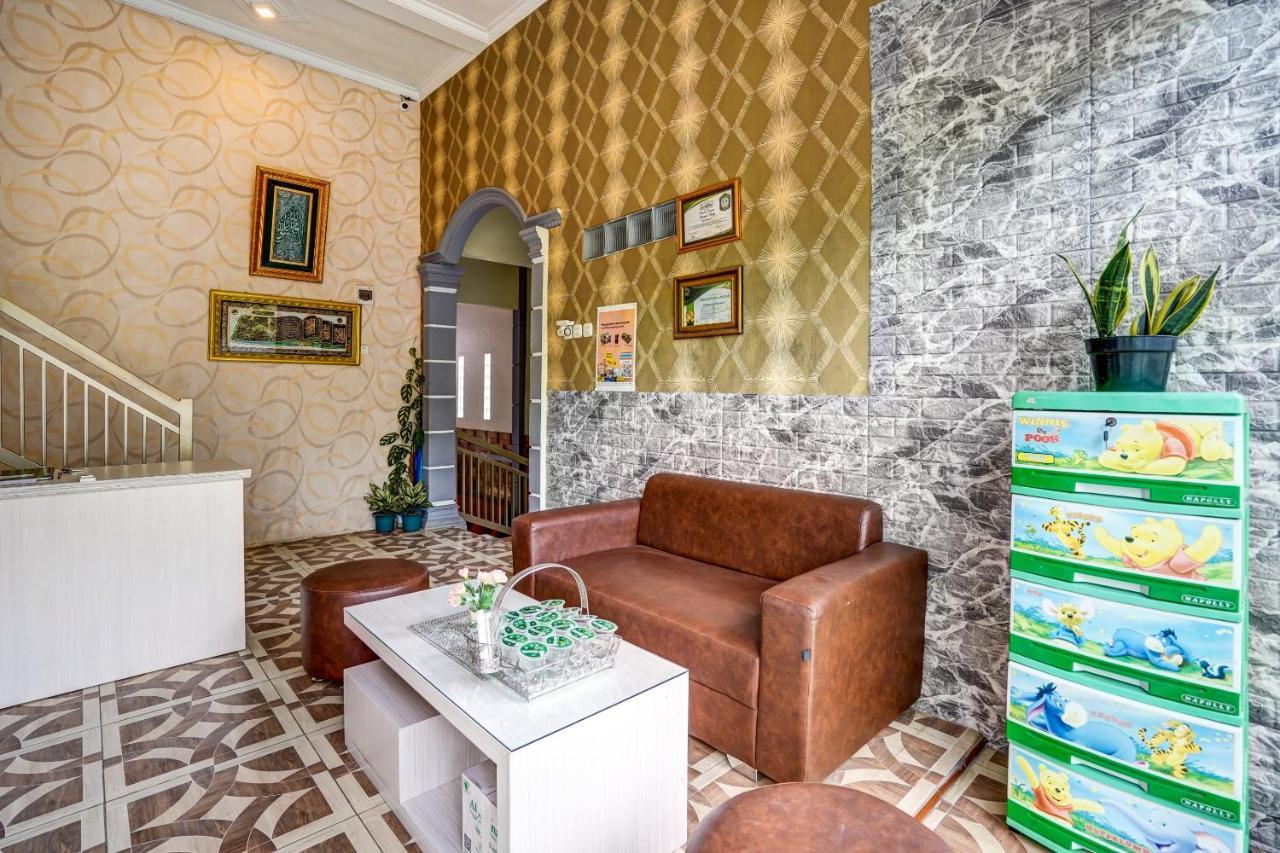 Super Oyo 90642 Lancar Homestay Syariah Tlekung Esterno foto