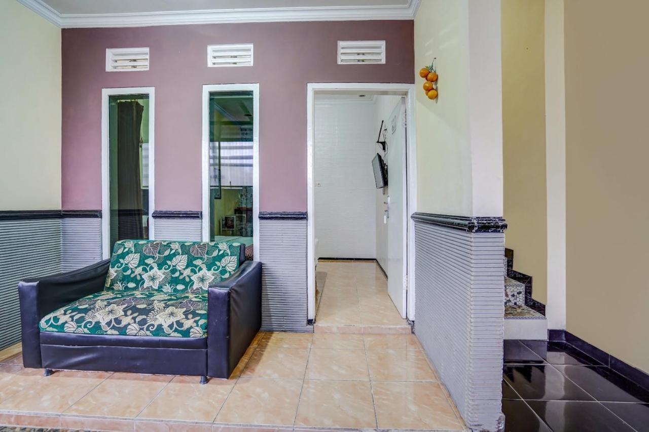 Super Oyo 90642 Lancar Homestay Syariah Tlekung Esterno foto