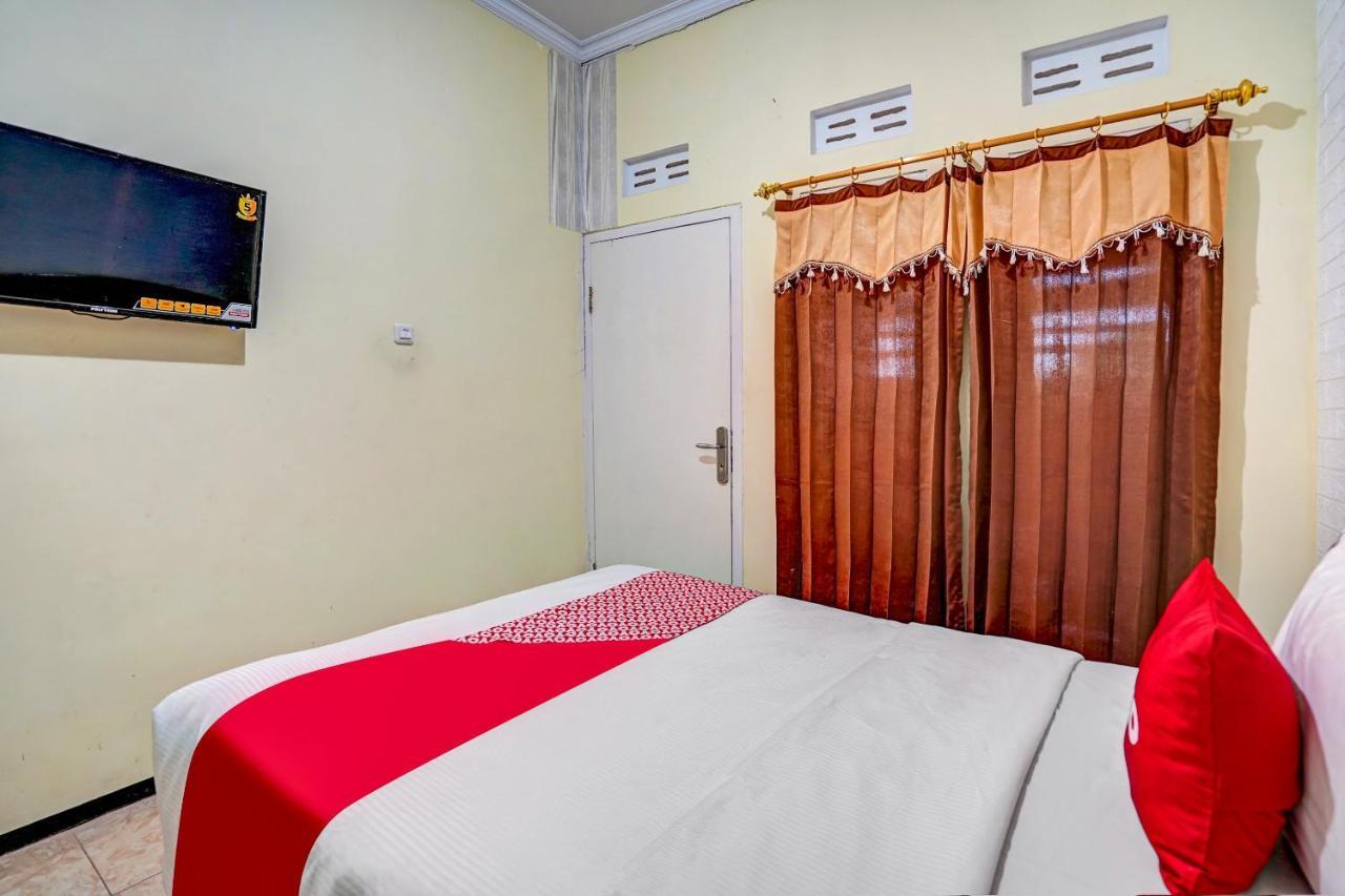 Super Oyo 90642 Lancar Homestay Syariah Tlekung Esterno foto