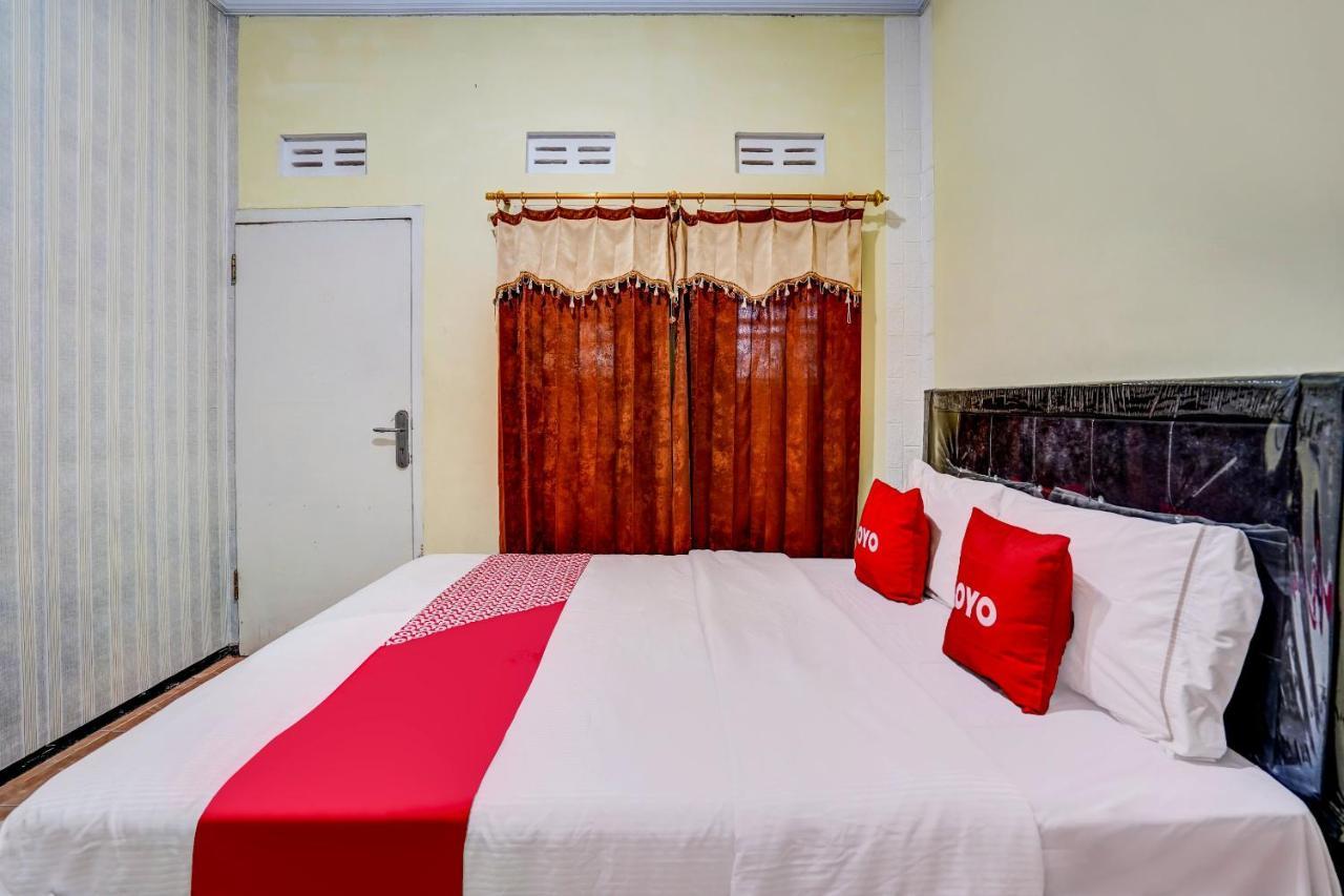 Super Oyo 90642 Lancar Homestay Syariah Tlekung Esterno foto