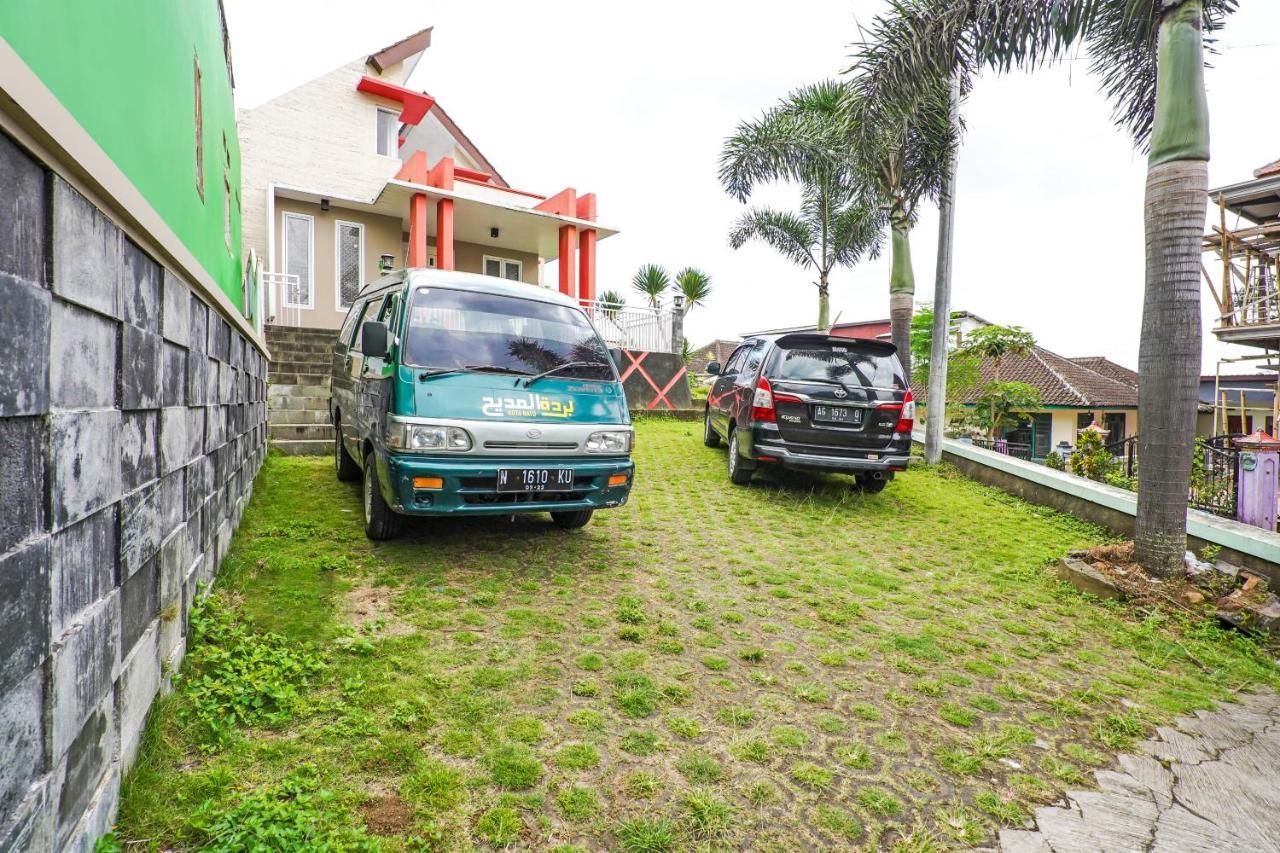Super Oyo 90642 Lancar Homestay Syariah Tlekung Esterno foto