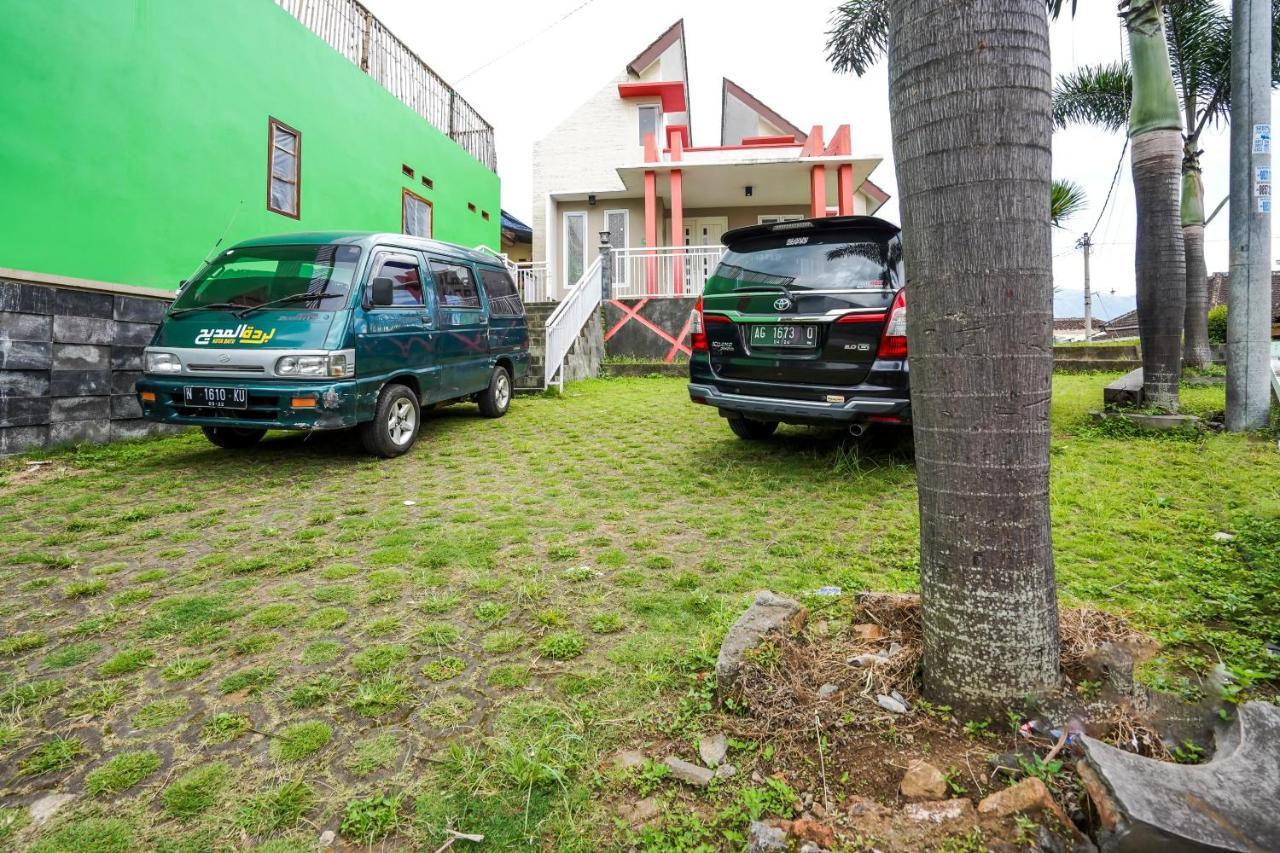 Super Oyo 90642 Lancar Homestay Syariah Tlekung Esterno foto