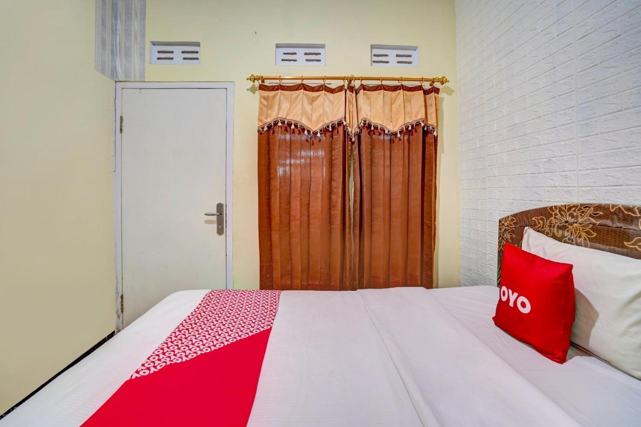 Super Oyo 90642 Lancar Homestay Syariah Tlekung Esterno foto