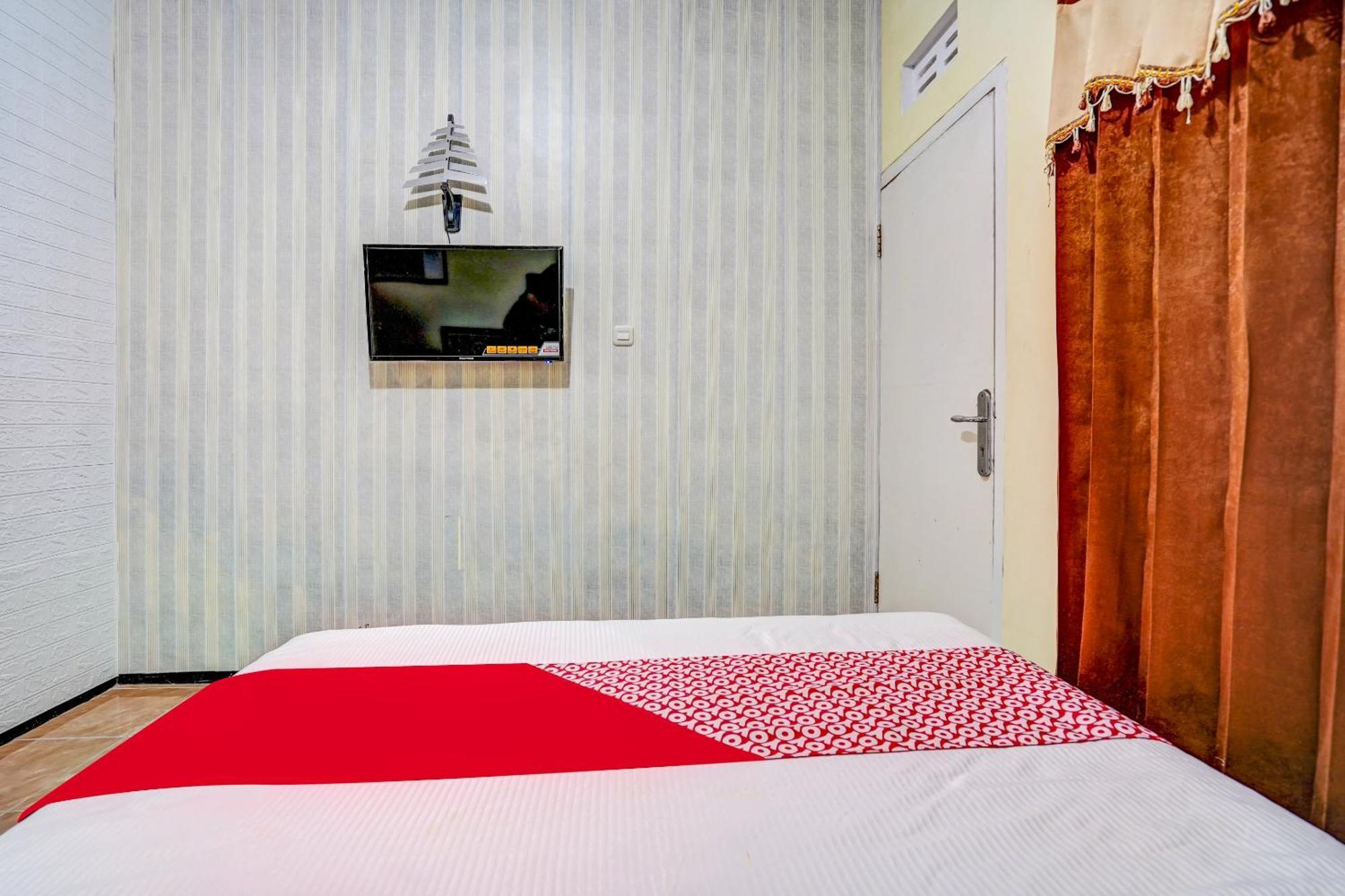 Super Oyo 90642 Lancar Homestay Syariah Tlekung Esterno foto