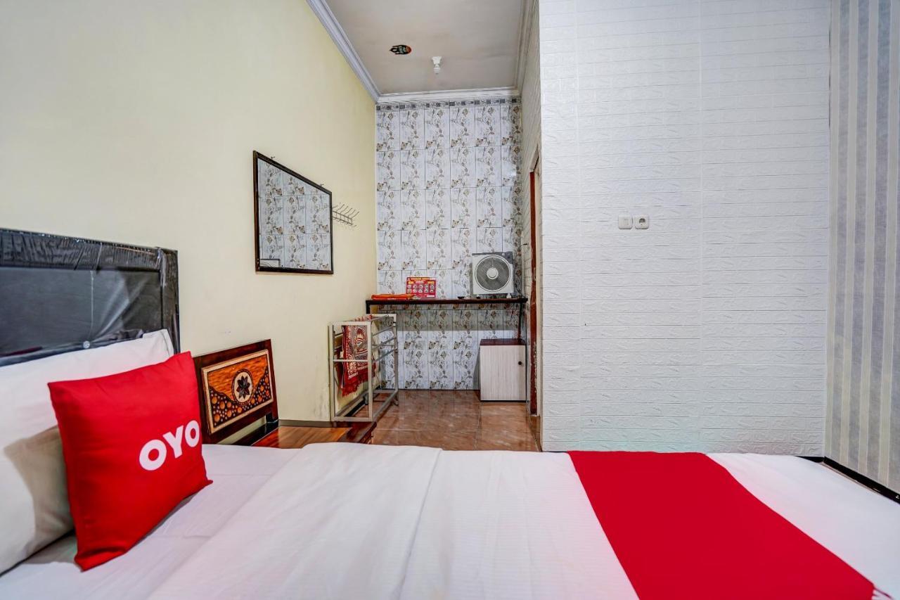 Super Oyo 90642 Lancar Homestay Syariah Tlekung Esterno foto