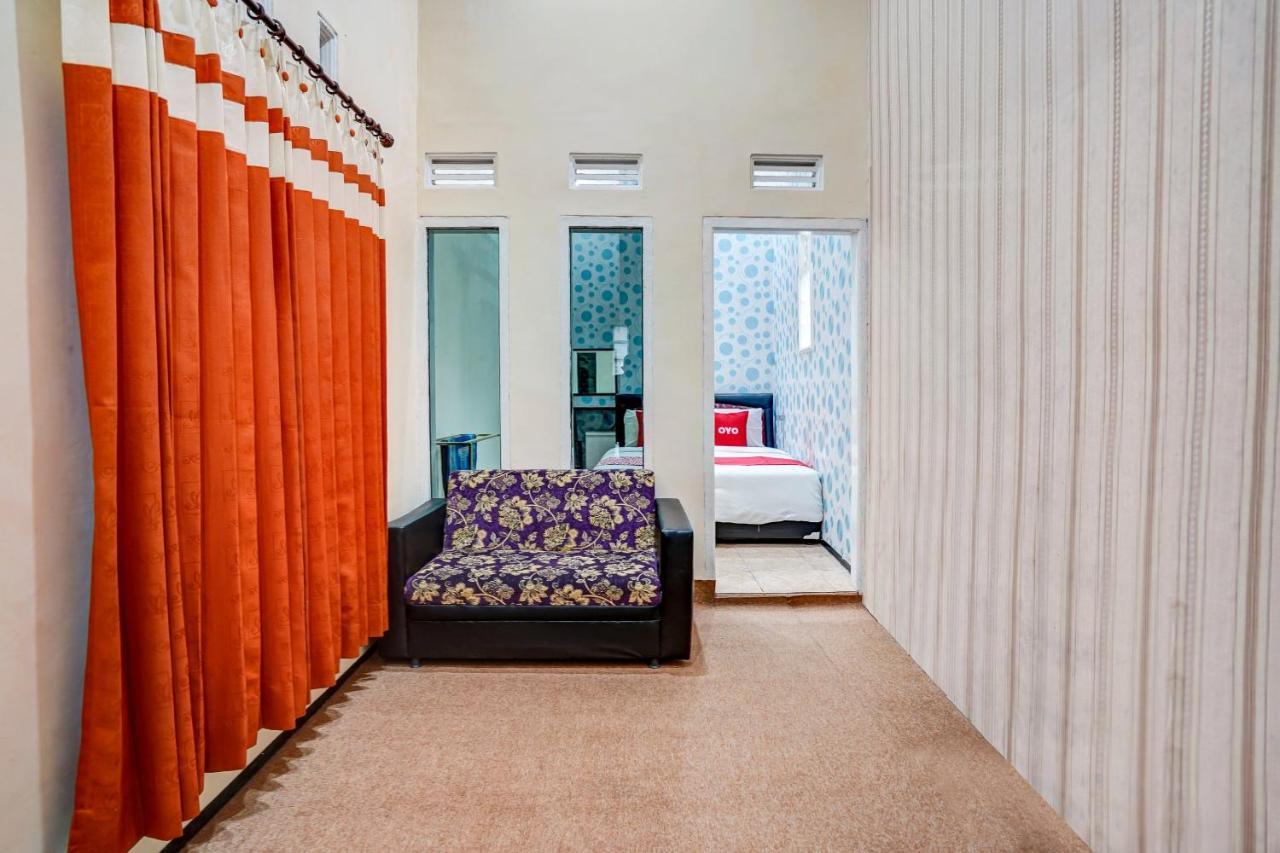 Super Oyo 90642 Lancar Homestay Syariah Tlekung Esterno foto
