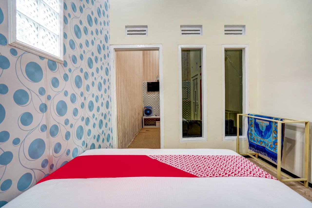 Super Oyo 90642 Lancar Homestay Syariah Tlekung Esterno foto